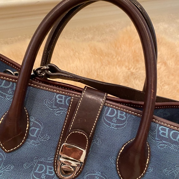 Dooney & Bourke large bag great travel - Picture 3 of 8